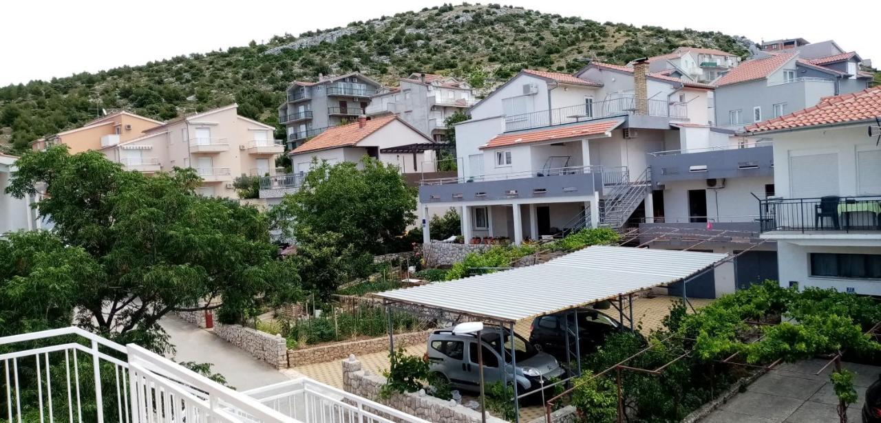 Apartments Bilo Near Primosten Bagian luar foto
