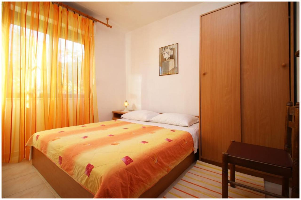 Apartments Bilo Near Primosten Bagian luar foto