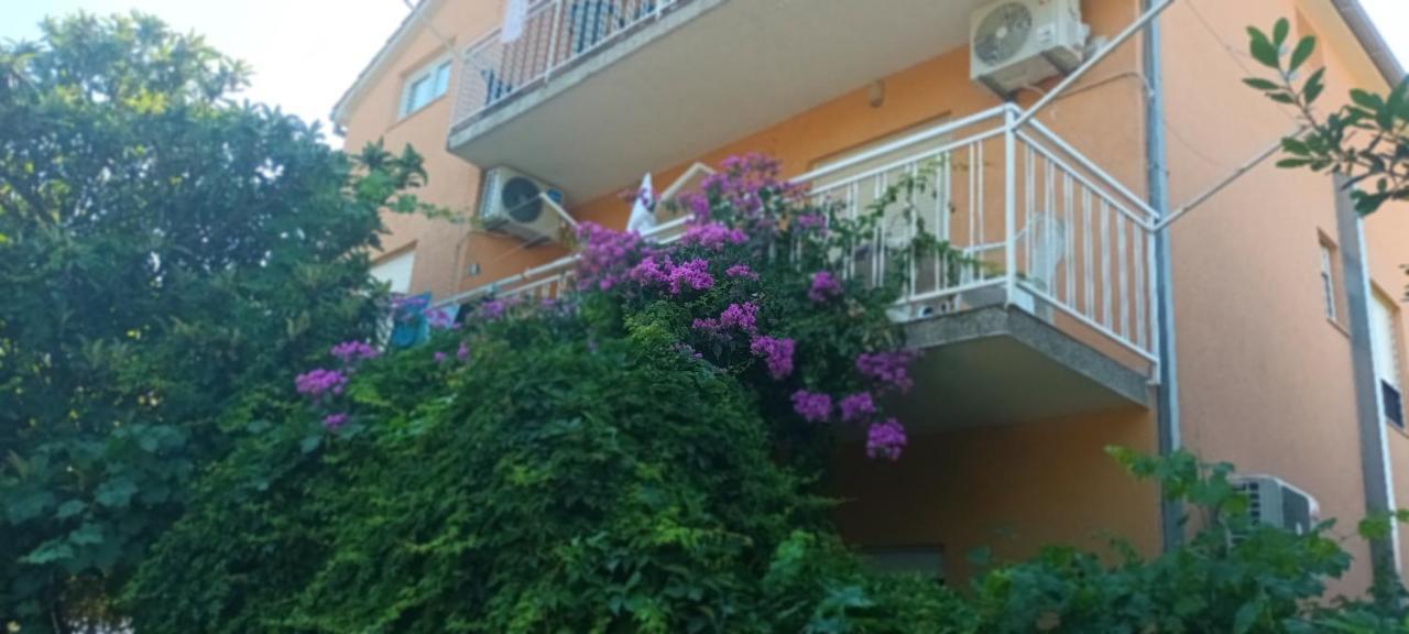 Apartments Bilo Near Primosten Bagian luar foto