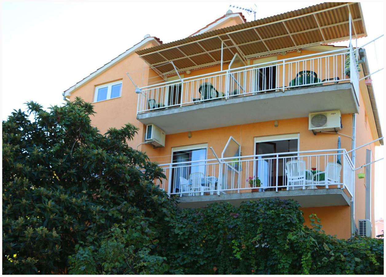 Apartments Bilo Near Primosten Bagian luar foto
